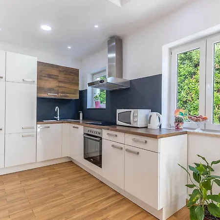 4 Bedroom In Prázdninový dům *