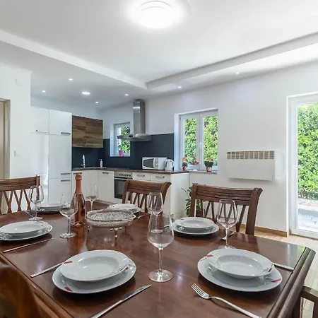4 Bedroom In Prázdninový dům Rovinj