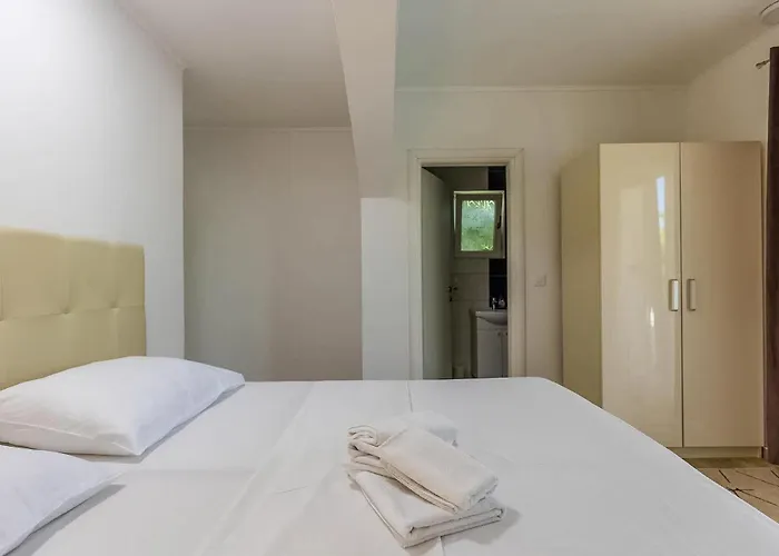 4 Bedroom In 펜션 로비니