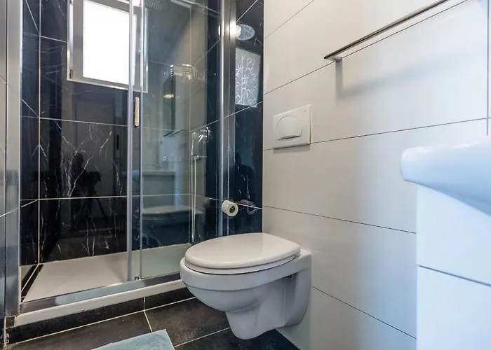 4 Bedroom In 로비니