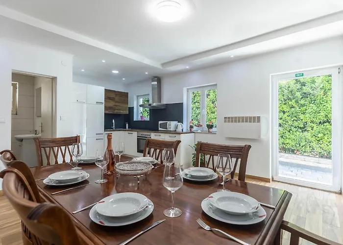 4 Bedroom In 펜션 로비니