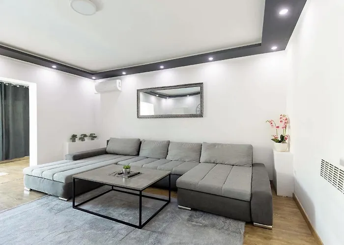 4 Bedroom In 로비니